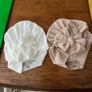 Newborn bunny knots like new in Oakley Anna 
Malted Milk and James I Ivory.